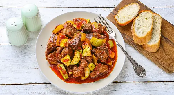 Estofado de ternera con champiñones y calabacín
