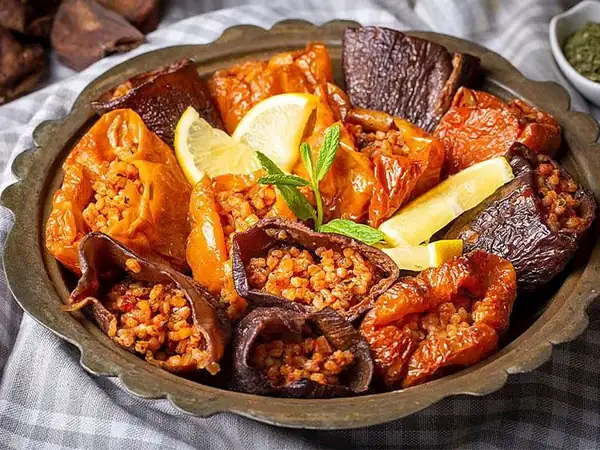 Should the filling of dried stuffed vegetables be raw or cooked?