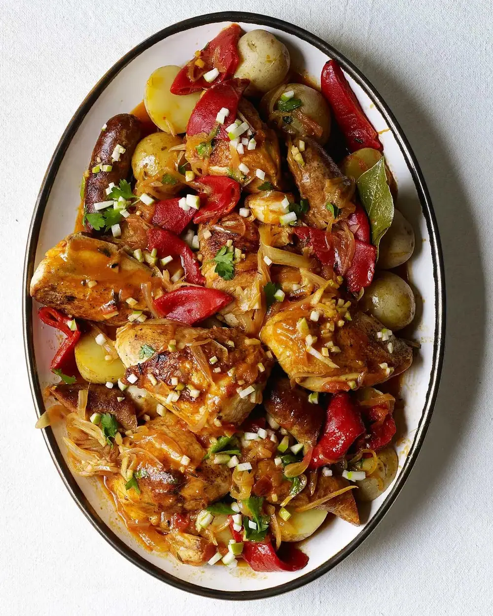 Pollo estofado al estilo vasco (Pollo basquaise)