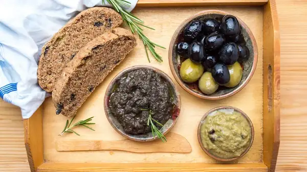 The Salty Condiment Martha Stewart Swears By For A Picnic-Worthy Sandwich