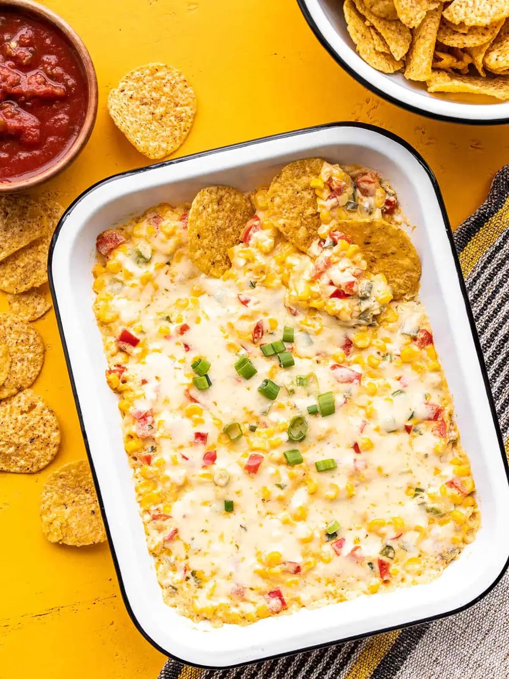 Dip de maíz caliente (El favorito indiscutible de las fiestas)
