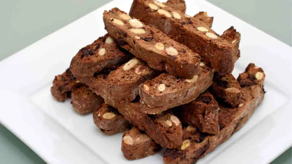 Today we are using chocolate to make cantucci, they will be sold out in no time, remember to hide a couple for yourself