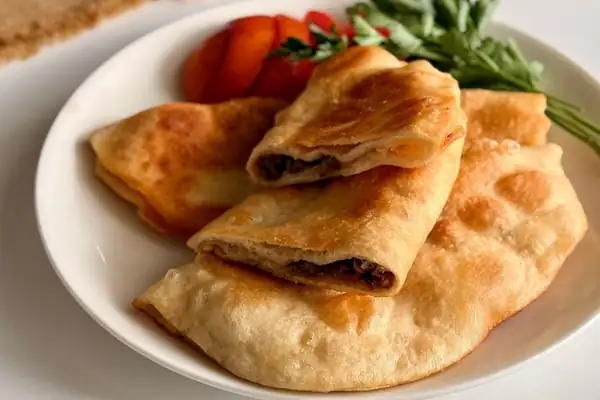 Receta de Nuriye: Şır Börek (Çibörek)