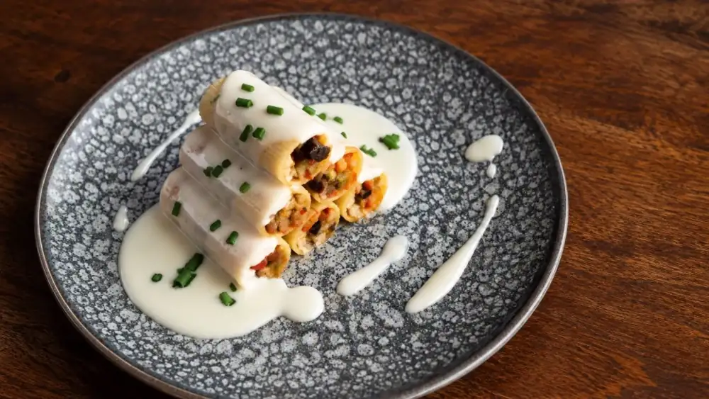 Rigatoni relleno de azafrán con hígado de bacalao: receta de Bart Burger Gastronomic