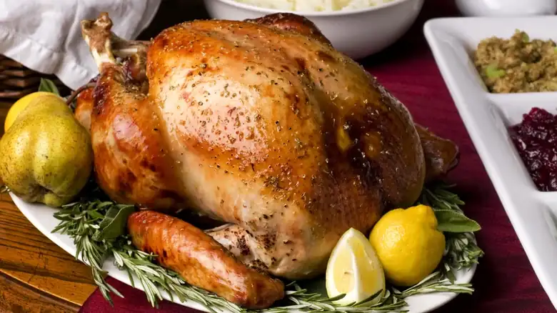 ¿Qué hierbas aromáticas le convienen al pavo?