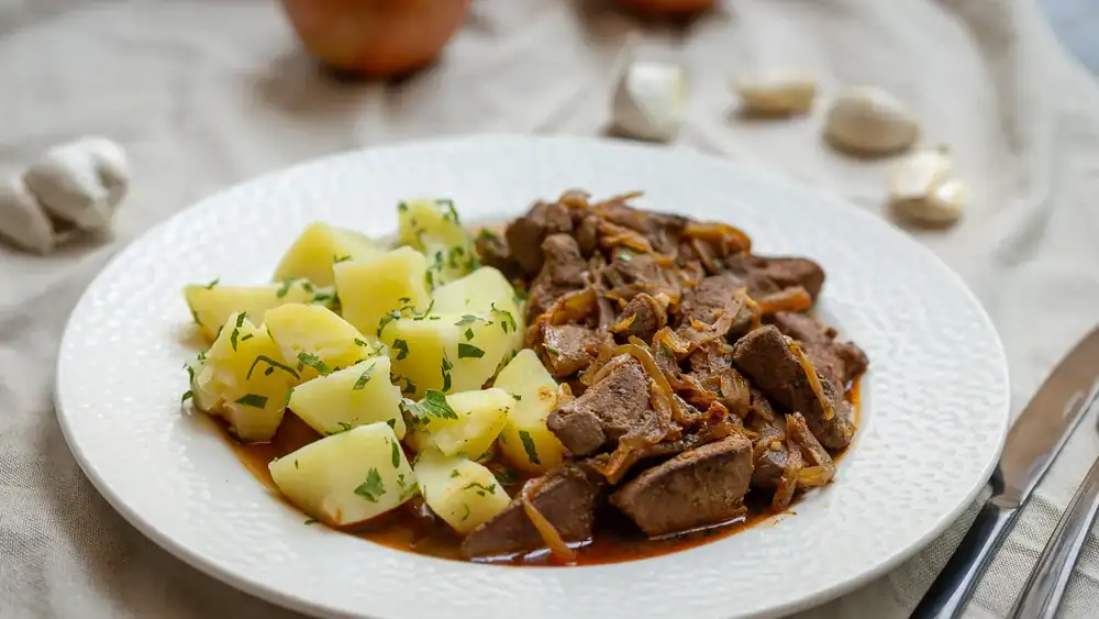 This Hungarian dish never goes out of style: this is how to make the best fried liver