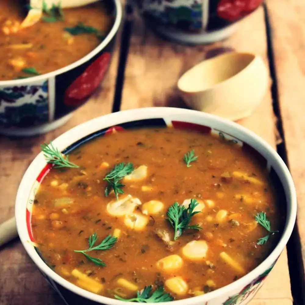 La mejor receta de Harira: sopa marroquí de tomate con garbanzos y lentejas.