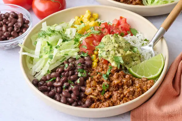 Mi plato favorito de burrito bowl de carne para noches ajetreadas y sin complicaciones