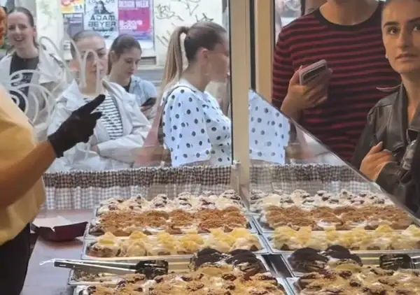 New Zagreb bakery dedicated to cinnamon rolls opens to long queues