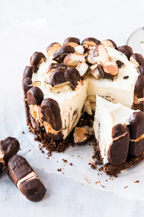 Goat's feet ice cream cake