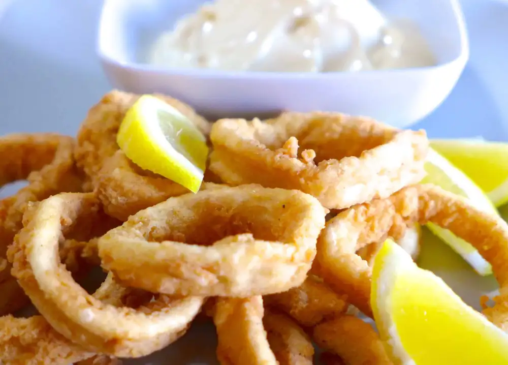 Crispy Fried Calamari recipe (Kalamarakia Tiganita)