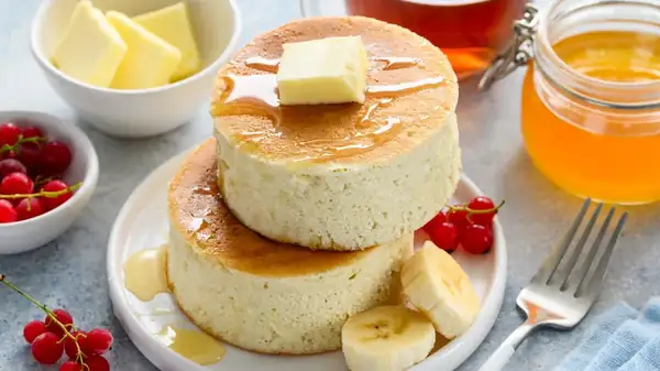 The Technique That Makes Japanese Souffle Pancakes So Unique