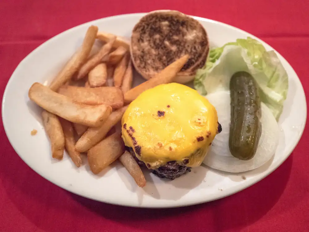ICYMI: The Owner of Le Dive Is Taking Over Longtime Upper East Side Steakhouse