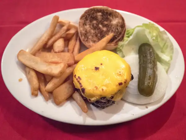 ICYMI: The Owner of Le Dive Is Taking Over Longtime Upper East Side Steakhouse