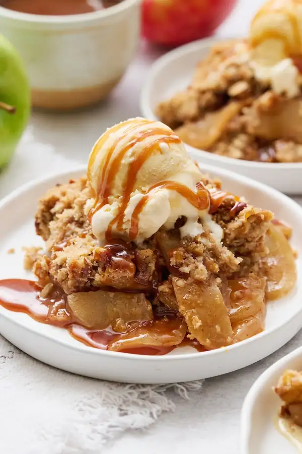 Homemade Apple Crisp Recipe (Salted Caramel) - An Easy Caramel Apple Crisp Recipe