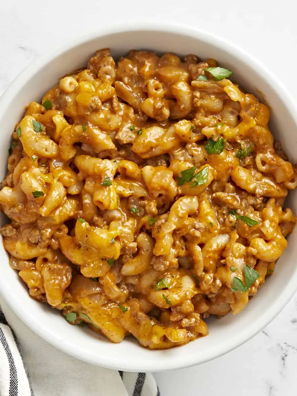 ¡Este Chili Mac de una sola olla es una comida reconfortante, con queso y carne, cocinada en una sola olla!