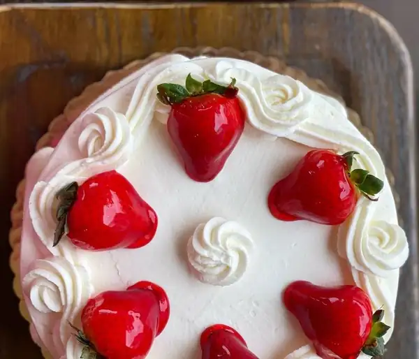 Three Closings to Know: Buda Cake Shop and Sibling Vegan Spots