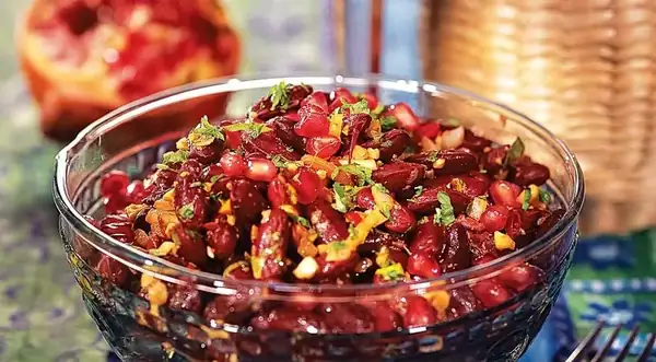 Ensalada de frijoles con granada