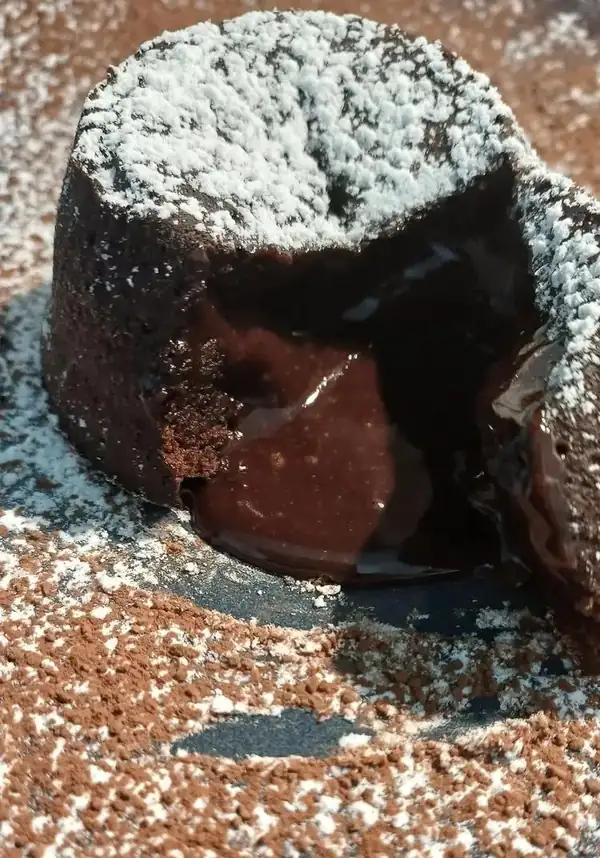 CHOCOLATE CAKE WITH A WARM HEART