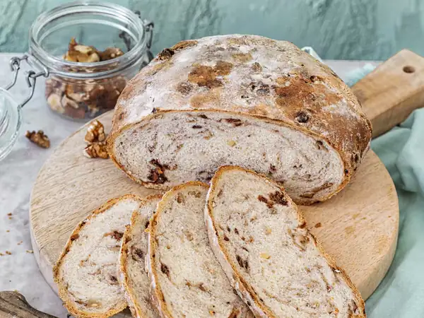 Stays moist for days: The secret to the best recipe for date and walnut bread from your own oven