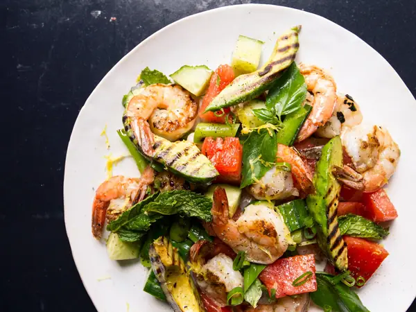 Recetas de ensaladas a la parrilla para una guarnición perfecta en una barbacoa de verano.