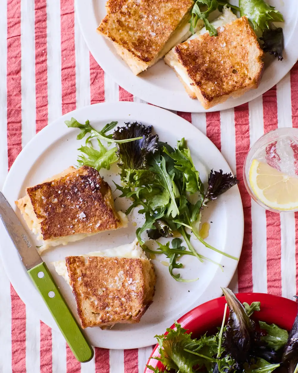 La receta de Rukmiini Iyer para mozzarella en carozza – y las cortezas sobrantes