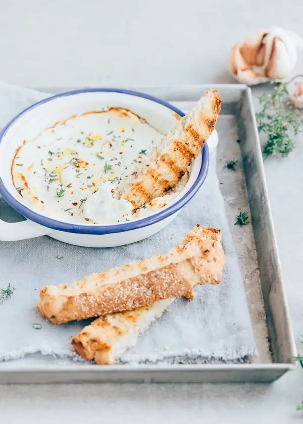 Warm goat cheese dip from the oven