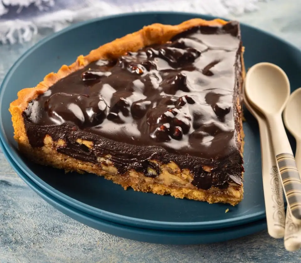Chocolate Tart with Caramelized Walnuts