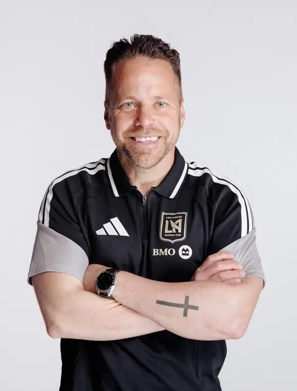 Dónde come el entrenador del Los Angeles fC en Los Ángeles