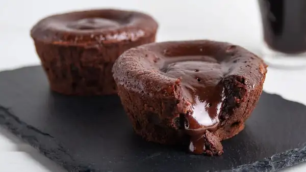 Chocolate Dreams: The perfect lava cake recipe for those with a sweet tooth!