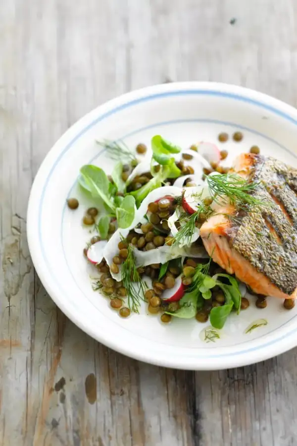 Lentil salad with salmon