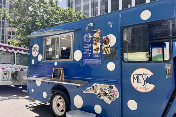 El camión de comida Mesas El Salvador lleva la cocina salvadoreña a Carolina del Norte