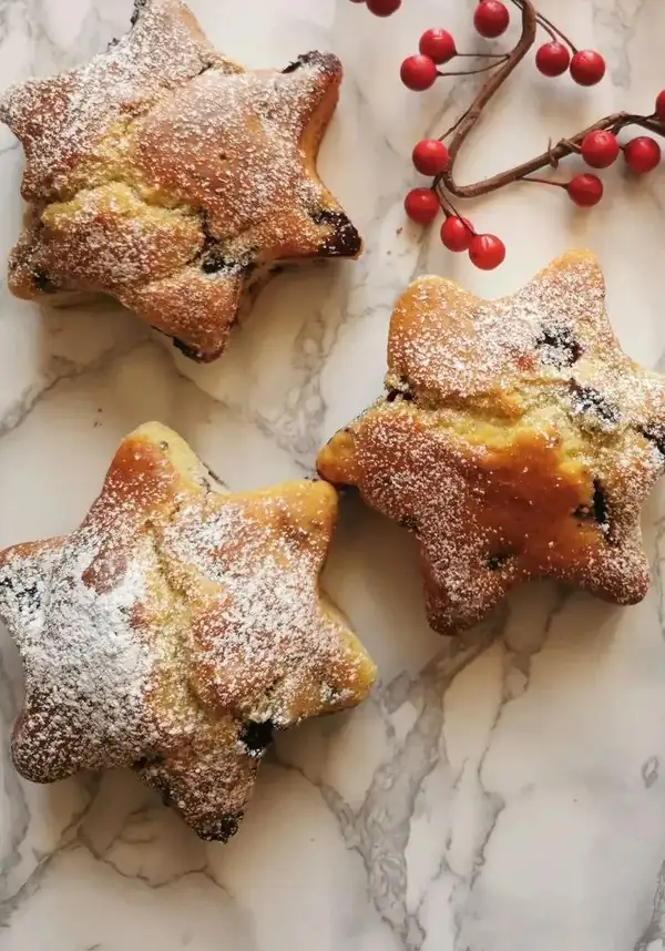 Ricotta and berry tartlets
