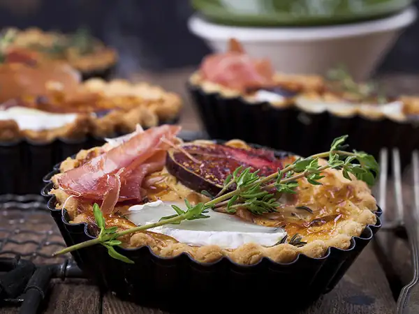 Mini mushroom quiches for an appetizer
