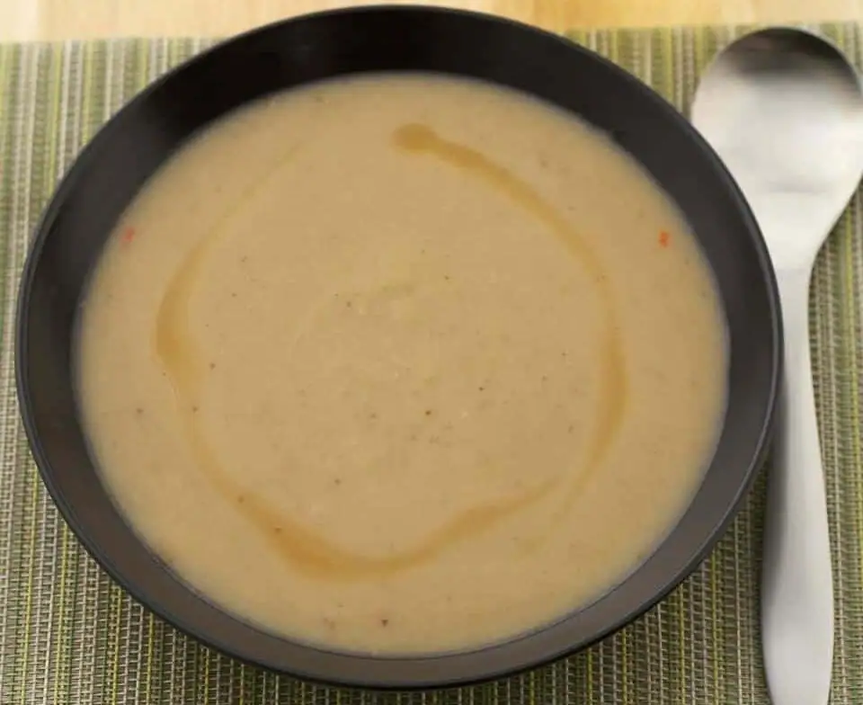 Sopa de berenjena con miso y chile