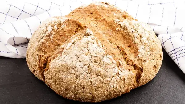 Por qué deberías añadir levadura en polvo al pan de soda casero