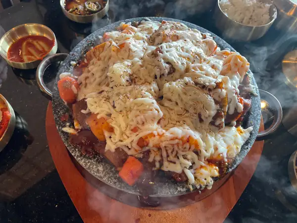 The Bay Area’s Daeho Kalbijjin Is Now Serving Its Cheesy Short Rib Stew in Las Vegas