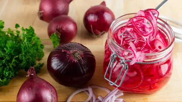 El mejor consejo para conservar el color vibrante de tus cebollas rojas encurtidas