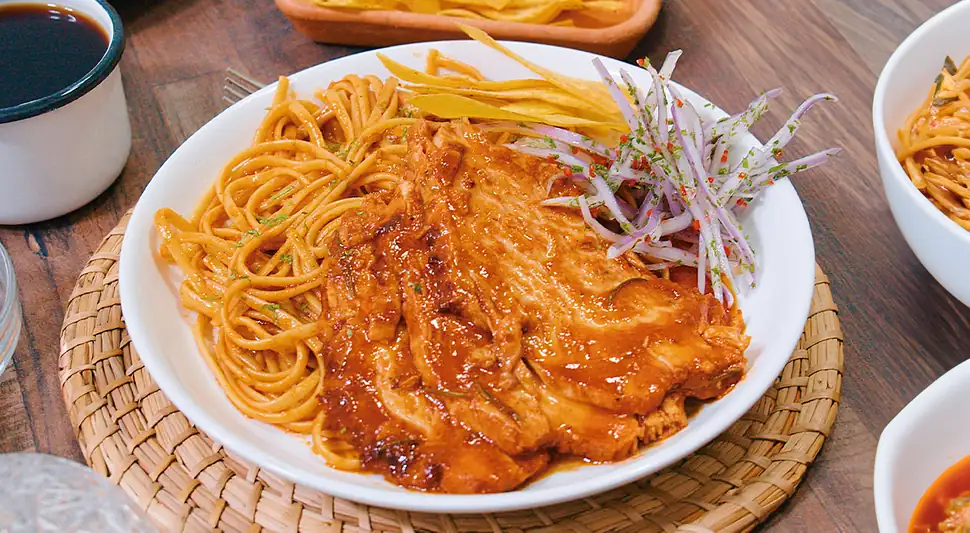 Noodles with turkey: easy step by step (VIDEO)