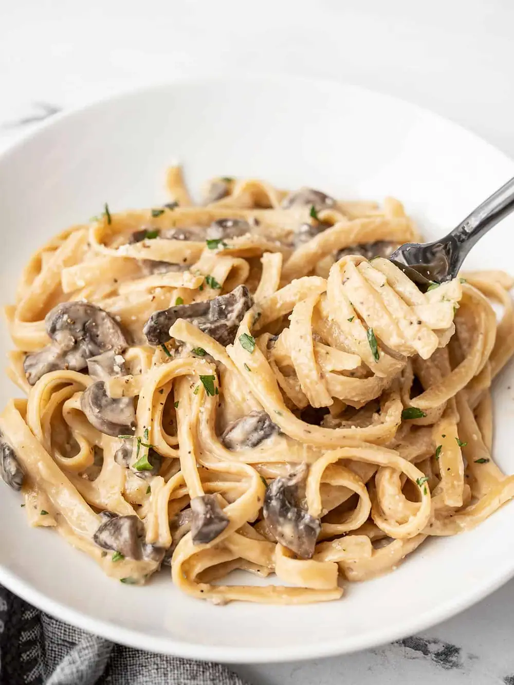 Pasta cremosa con champiñones en una sola olla: el consuelo perfecto después de un largo día.