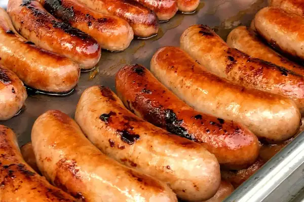 Deja de freír las salchichas, ya que quedarán más jugosas si sigues el sencillo consejo del carnicero