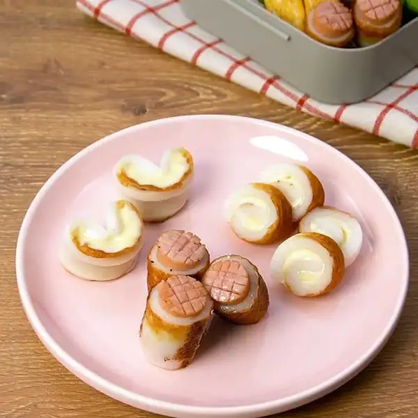 Three delicious ways to prepare chikuwa (fish cake) that would be great in a bento box! Recipe videos and instructions