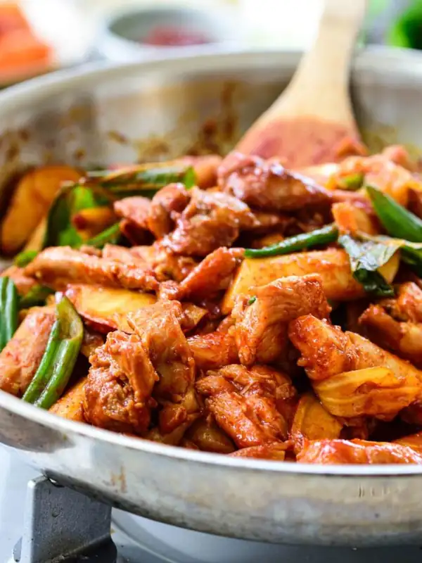 Dakgalbi (Stir-fried Spicy Chicken)