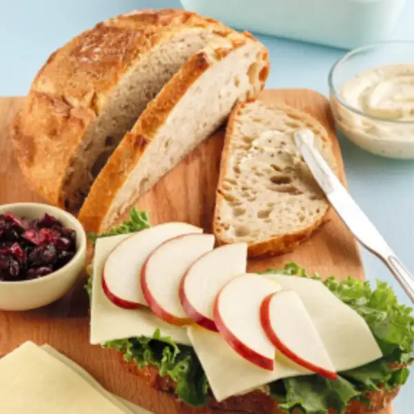 Apple, cheddar and turkey sandwiches