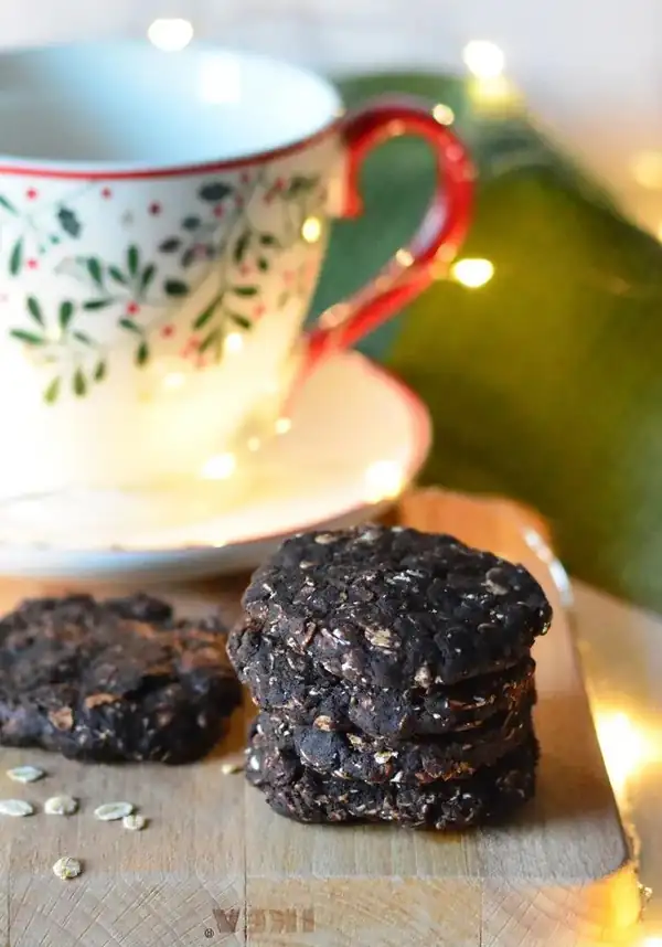 Date and oat biscuits