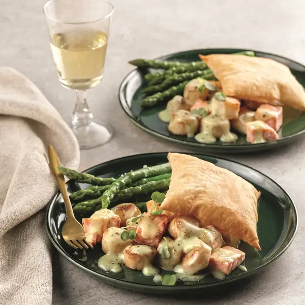 Deconstructed puff pastries with salmon and scallops
