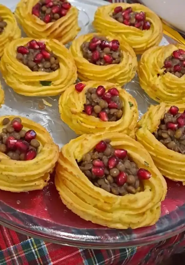 Potato baskets with lentils and pomegranate