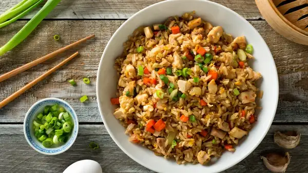 How To Get The Fluffiest Scrambled Eggs In Your Fried Rice