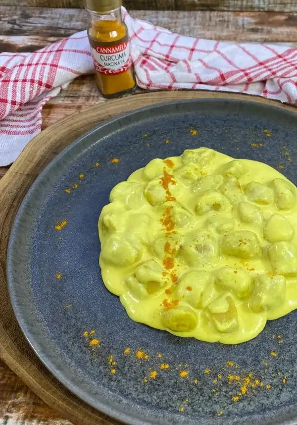 Creamy gnocchi with turmeric and stracciatella