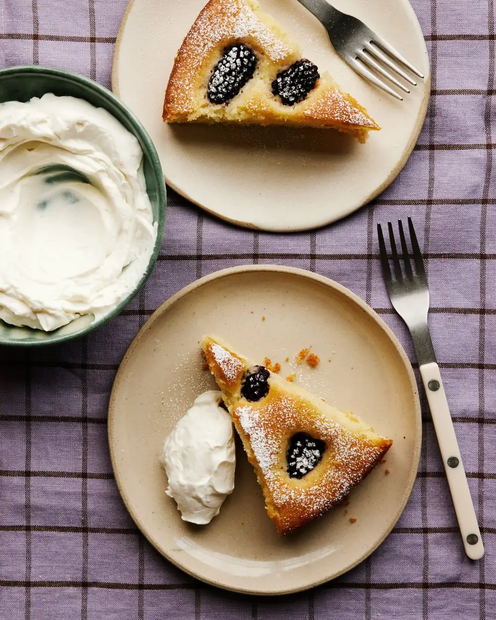 Receta de Benjamina Ebuehi para pastel de ricotta, moras y limón